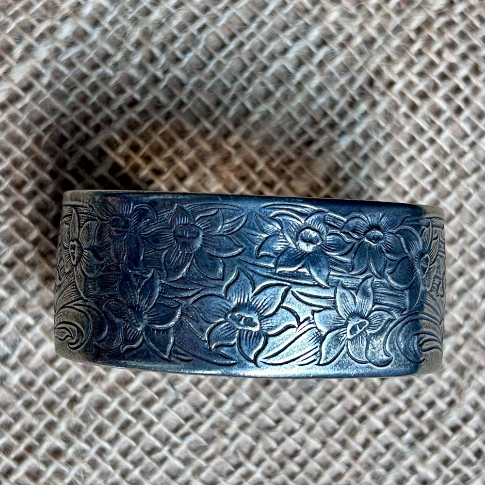Salisbury Pewter Vintage Bracelet Flower of the Month March. Stunning! - Picture 4 of 7
